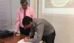 Firma convenio con Argentina