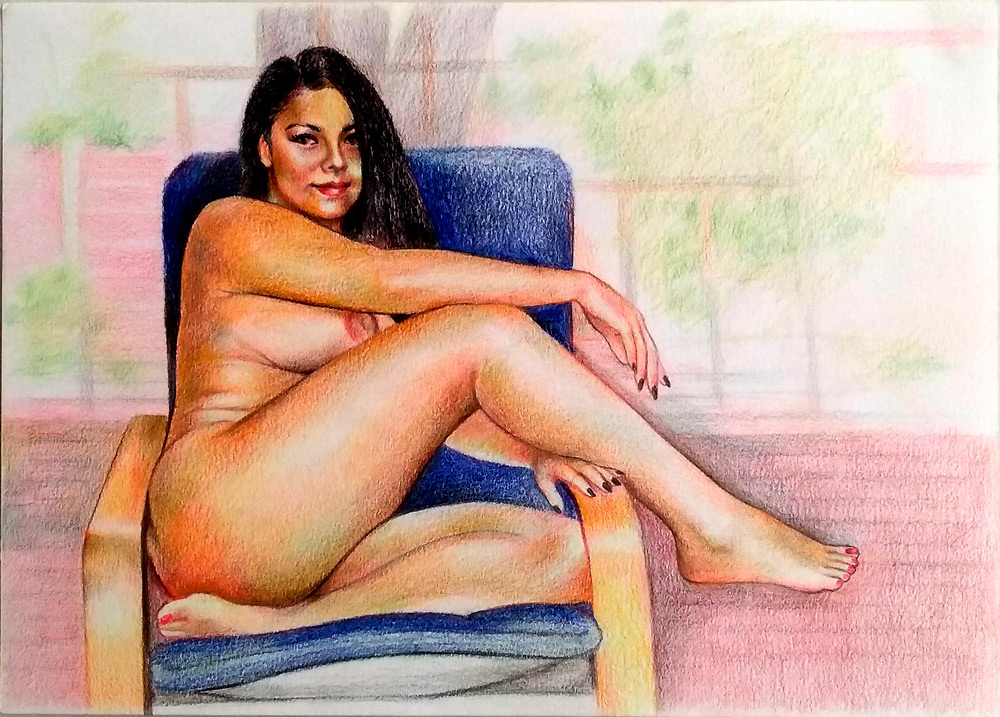 Caro sentada, modelo posando