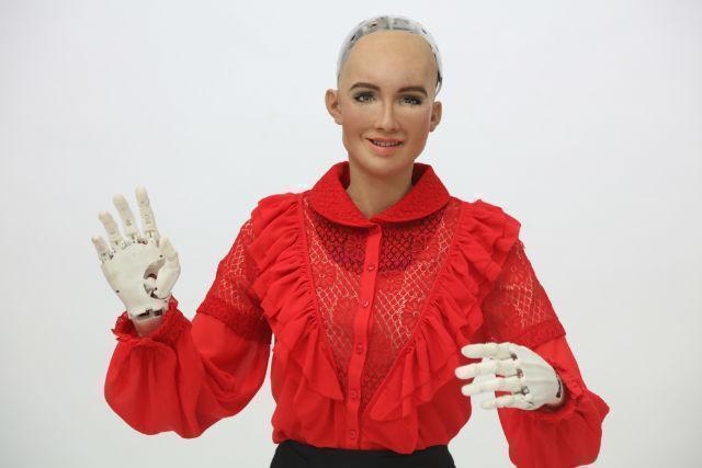 Sophia la robot que nos acompañará en la Escuela de Verano 2018