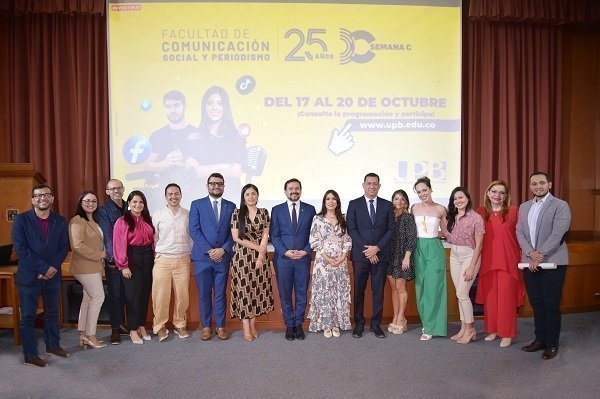 Reconocimiento Egresados Facultad de Comunicación Social y Periodismo en 25 Aniversario 