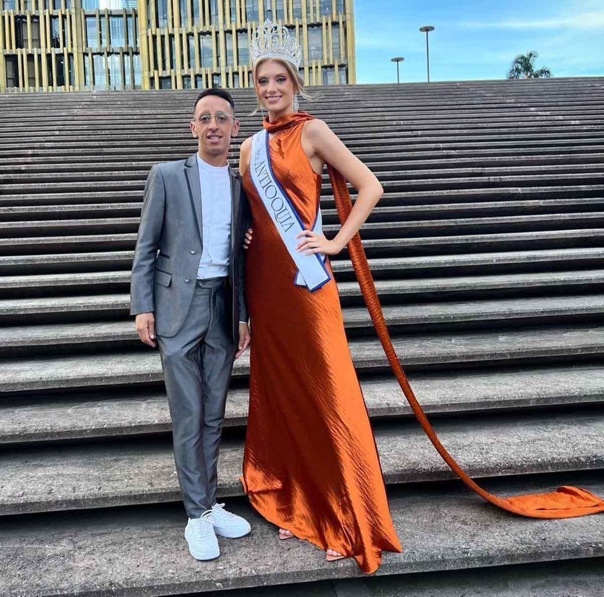 foto del estudiante con la reina