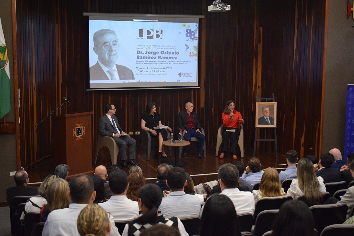 Conversatorio con el director de la Facultad de Derecho de la UPB, Hernán Vélez Vélez, y los consejeros de Estado, Gloria María Gómez Montoya, María Adriana Marín y Jorge Iván Duque Gutiérrez.