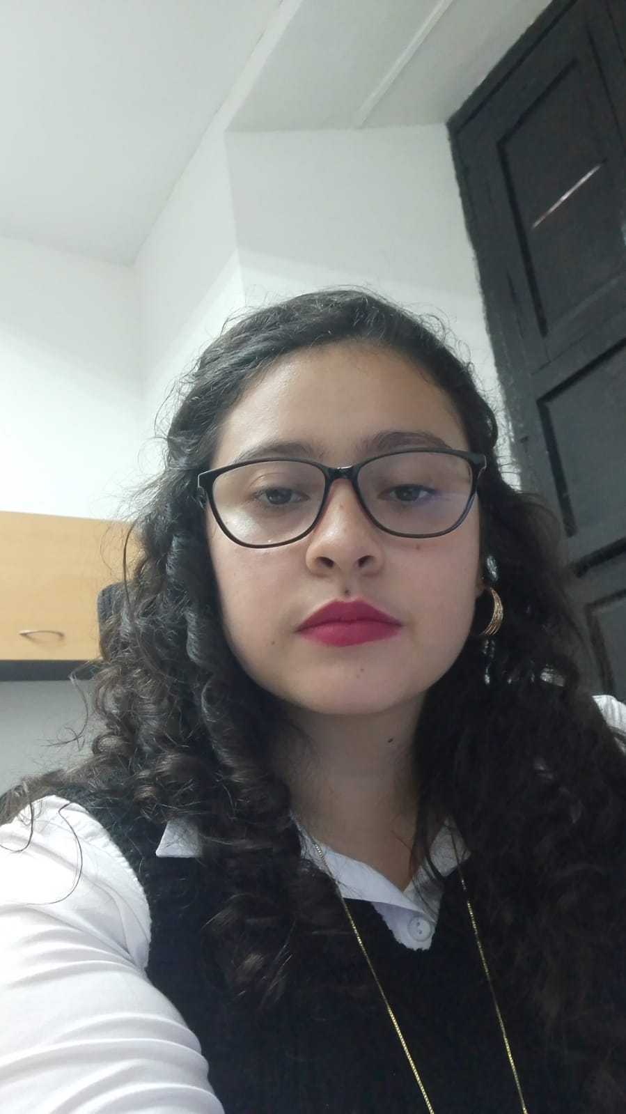 Fotografía tipo documento de mujer