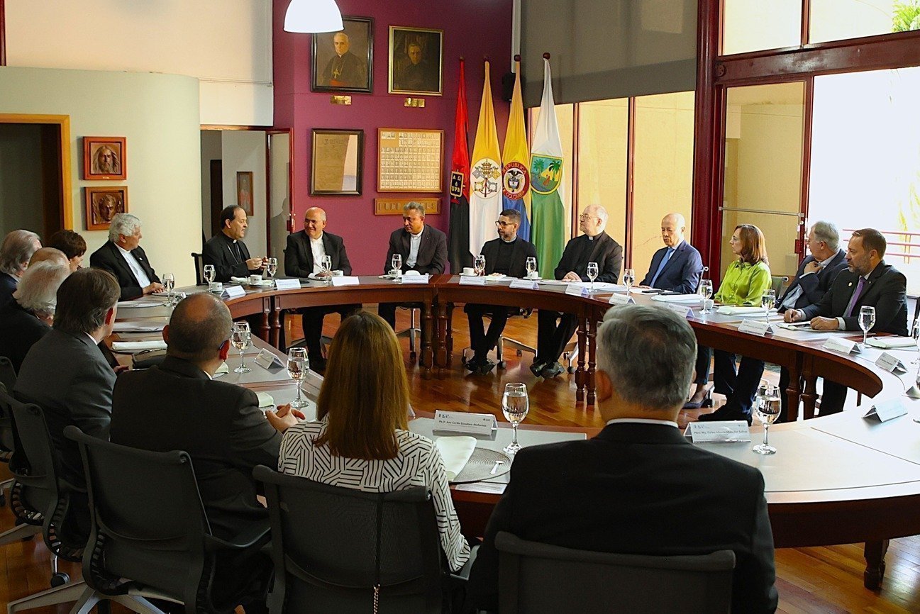 Encuentro con miembros de la Iglesia y directivas UPB