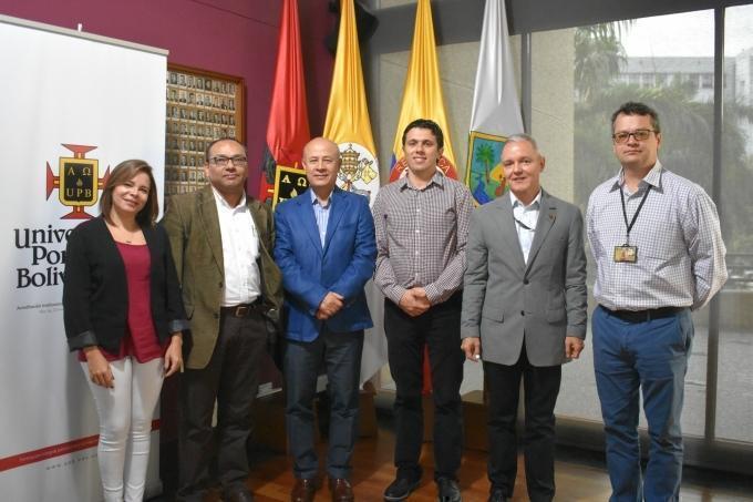 Directivos de la UPB y en el centro Luis Andrés Ochoa de la OEA posterior a la firma del acuerdo de entendimiento.