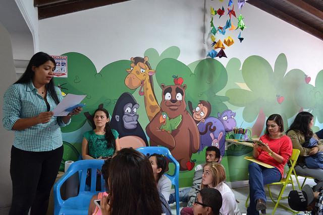 Estudiantes intervinieron gráficamente el interior de una fundación.