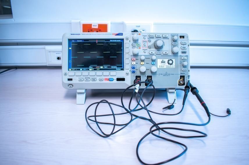 Osciloscopio Tektronix MSO 2012B 