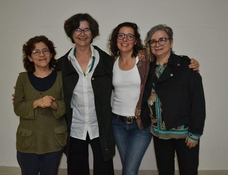 mujeres que apoyan la iniciativa de Creando Paz