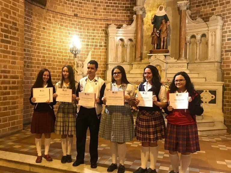 Estudiantes becados de colegios arquidiócesanos