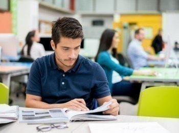 Estudiante en el LinkLab UPB