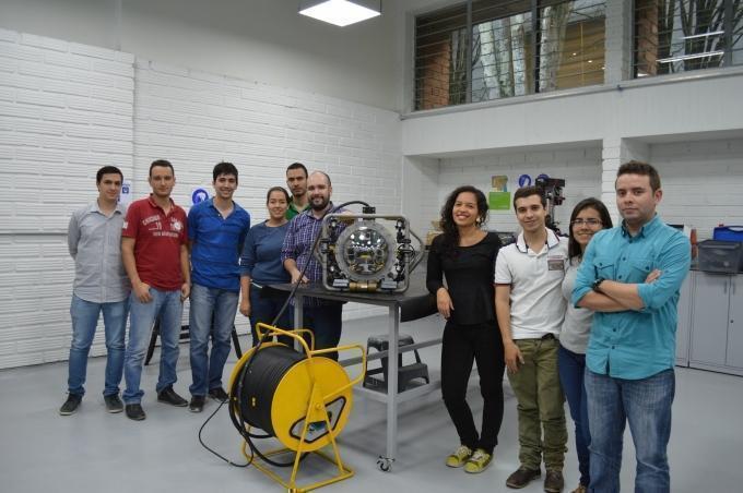 Los estudiantes detrás del Visor 3, integrantes programa de Robótica Submarina