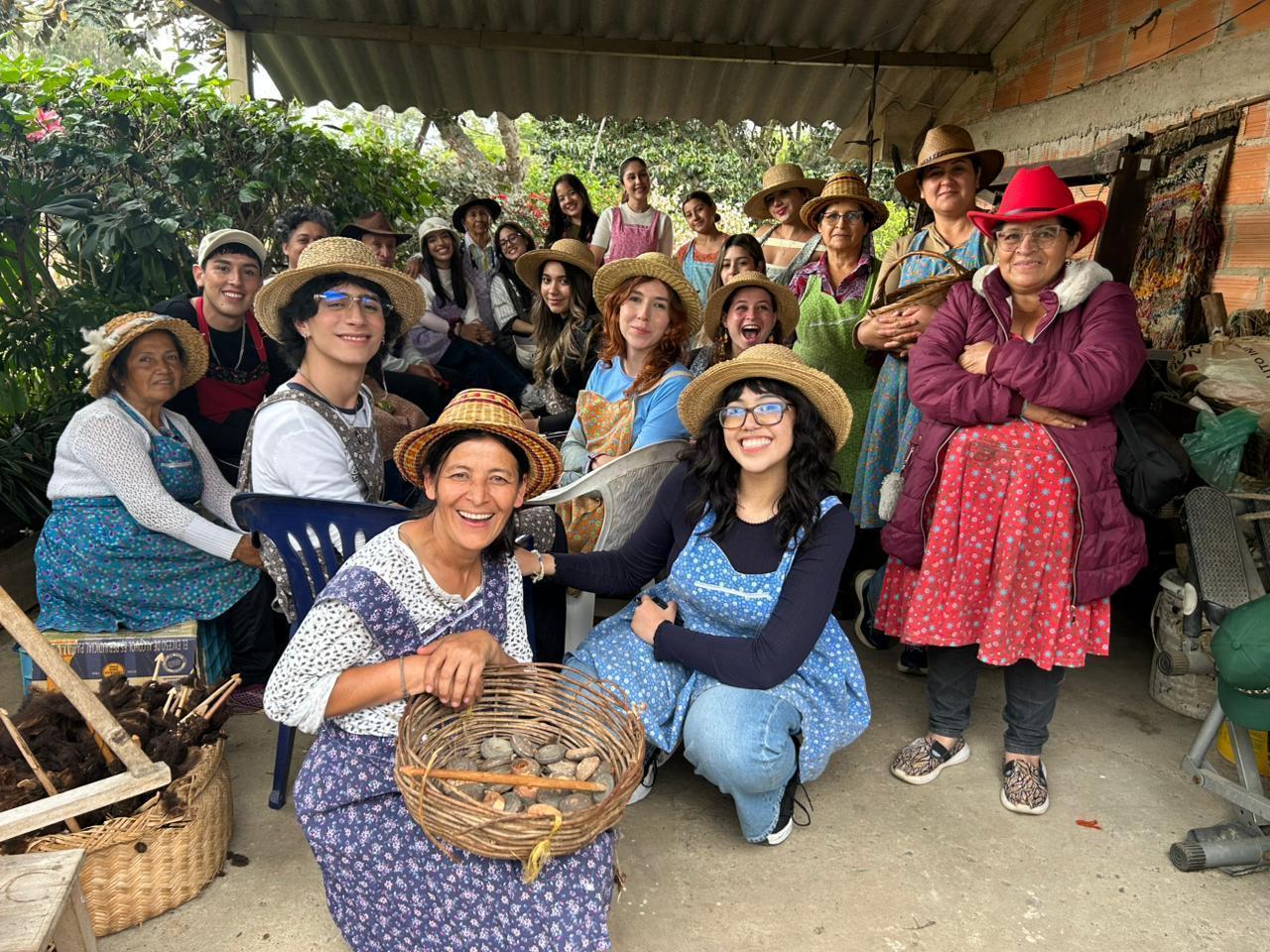estudiantes de vestuario con la comunidad