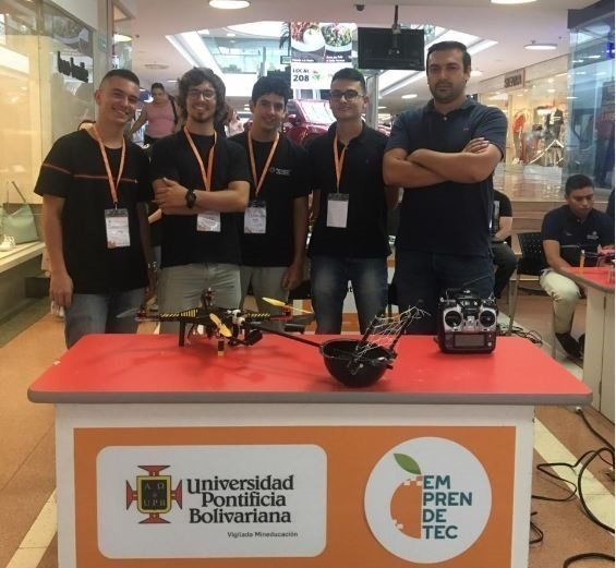 Estudiantes ganan en Emprendetec el Tercer Concurso de Robótica Aérea
