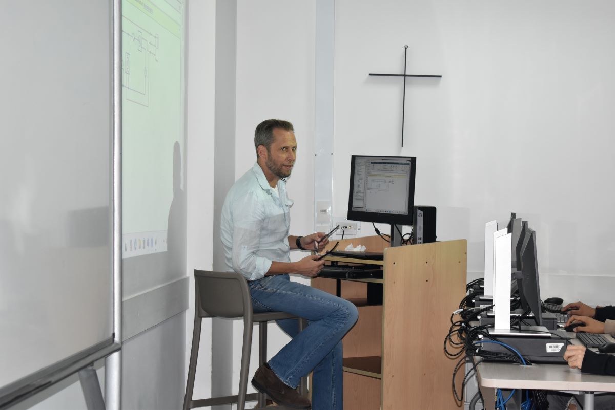 Electrónica de potencia sin fronteras: profesor alemán impulsa nuevo convenio UPB–Stralsund 