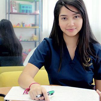 Estudiante de psicología biblioteca de UPB Montería 