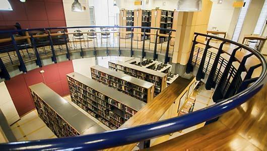 Interior de la Biblioteca Central