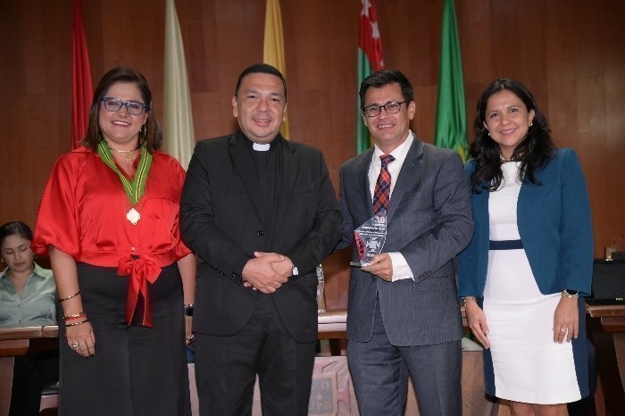 Conmemoración ingenierías Civil e Industrial 30 años 