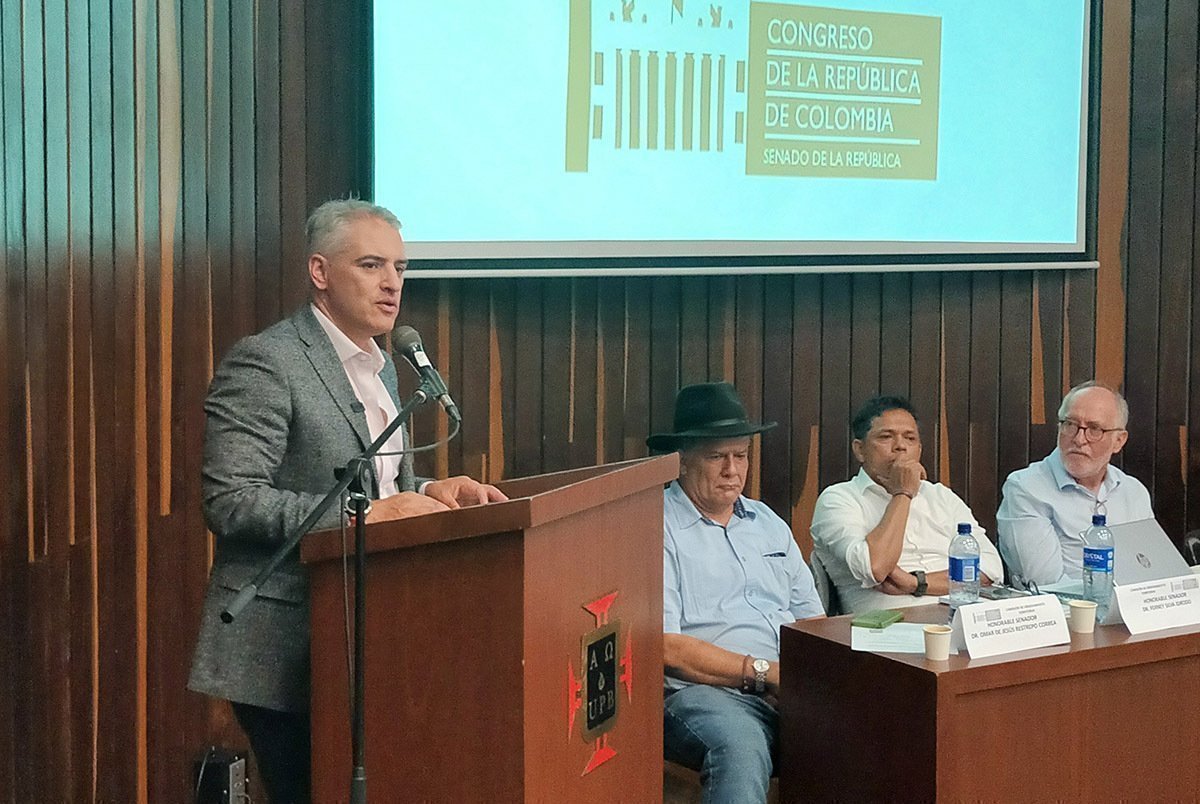 Andrés Julián Rendón, gobernador de Antioquia, durante su intervención ante la Comisión de Ordenamiento Territorial del Senado