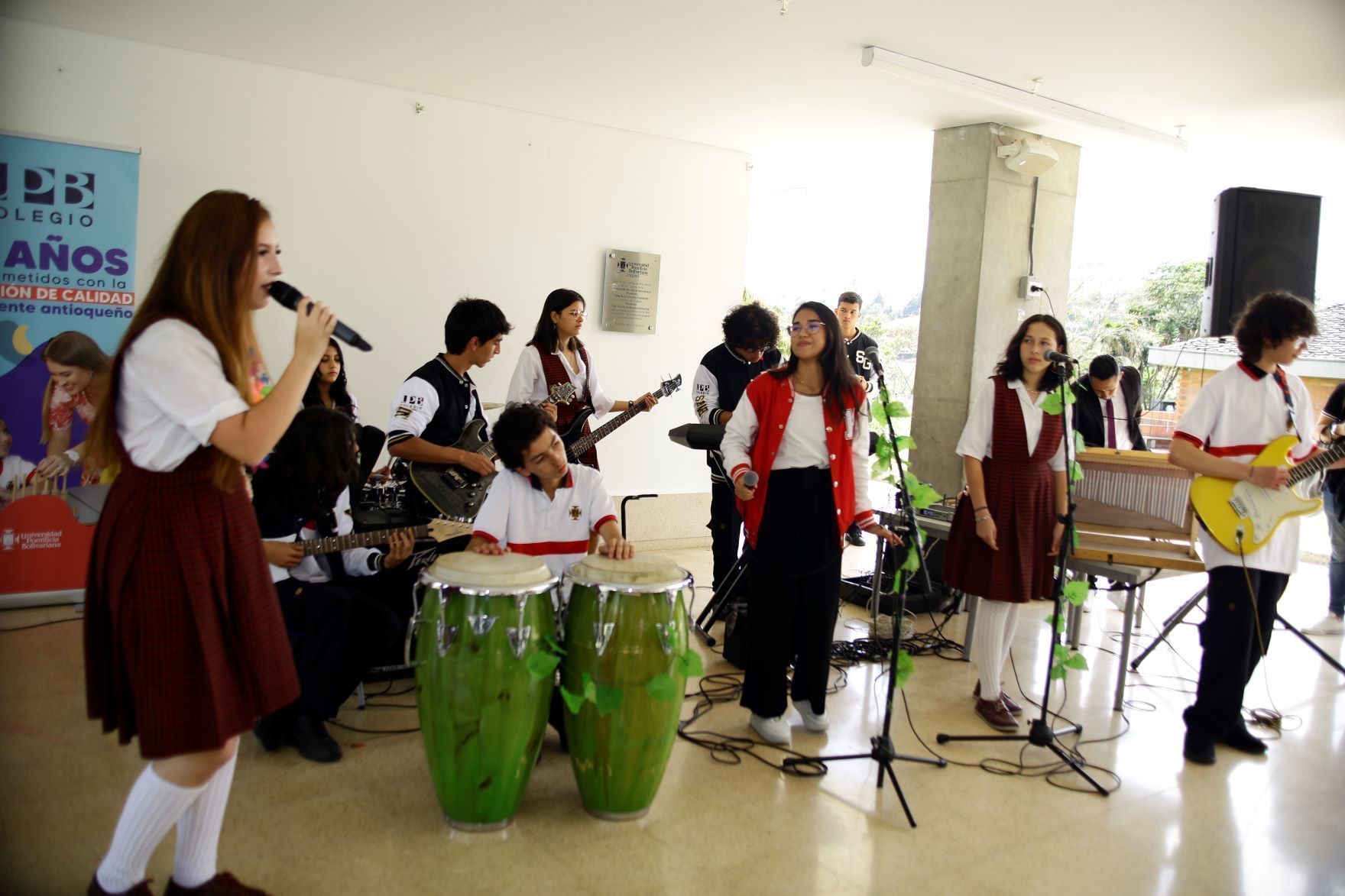 Grupo Ensamble Marinilla en la celebración de los 25 años del colegio