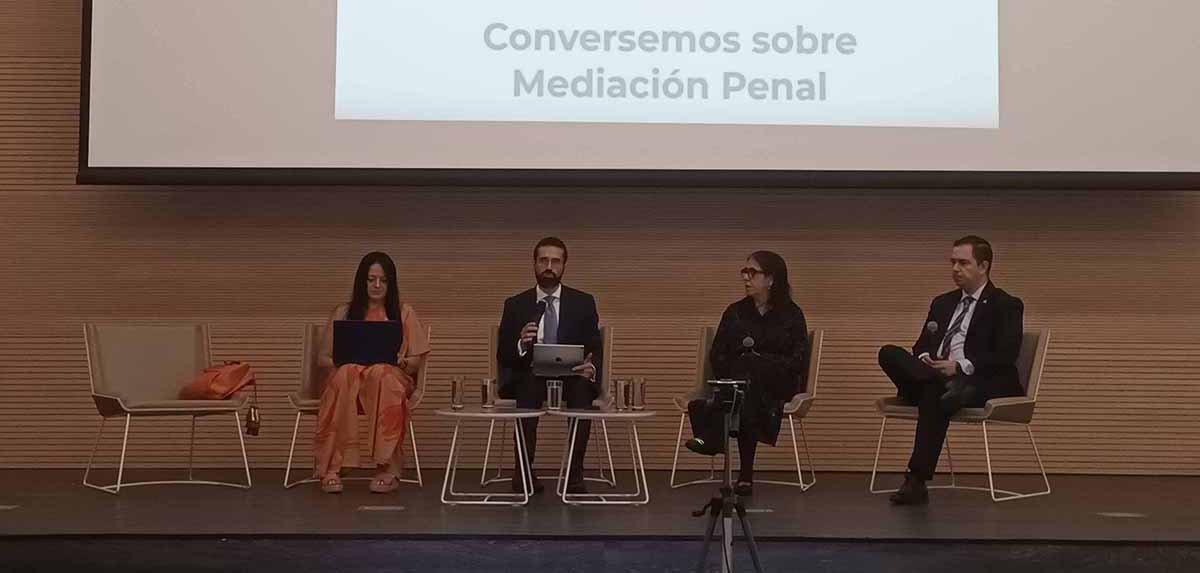 Foro moderado por el doctor Renato Vargas. De izquierda a derecha: Lina María Noreña, Renato Vargas, Lilian Soto Cárdenas y Juan Carlos Acevedo.