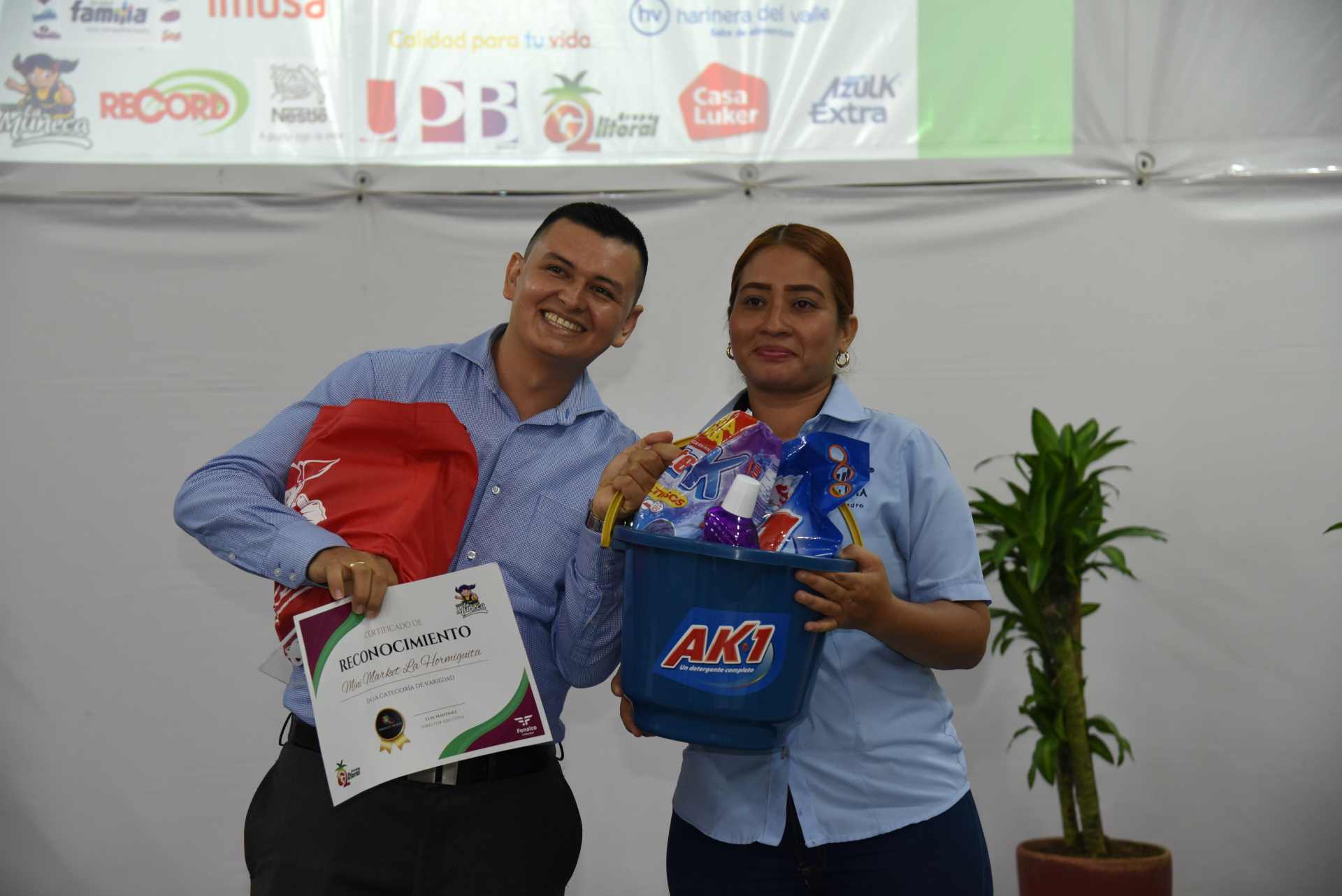 Tenderos premiados en la carpa académica Alianzas que Construyen