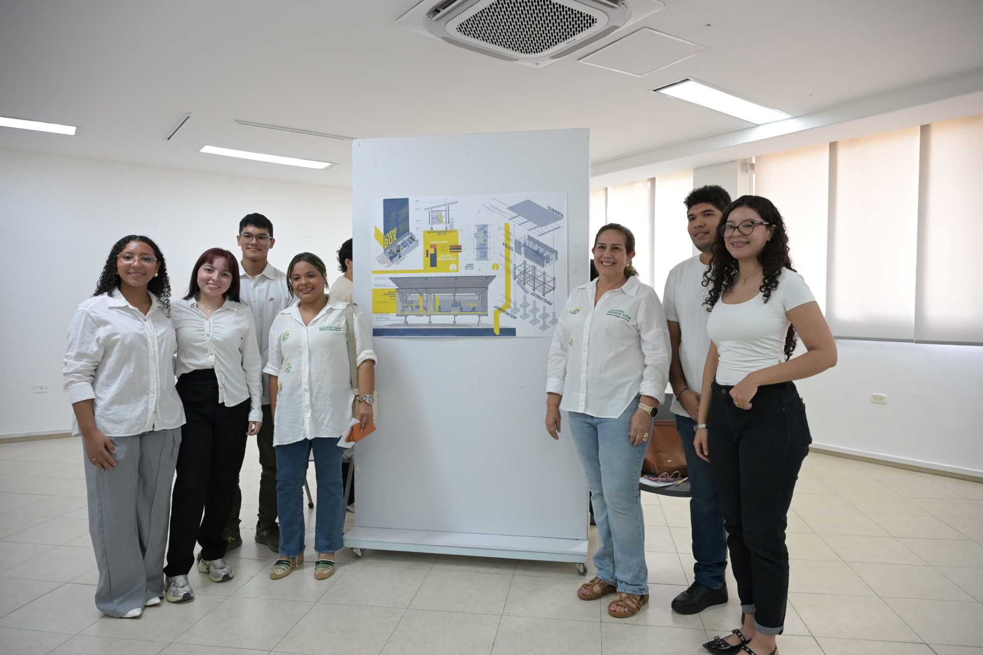 Estudiantes del programa presentaron sus propuestas de vivienda de emergencia ante miembros de Ganacor y Ministerio de Vivienda, Ciudad y Territorio