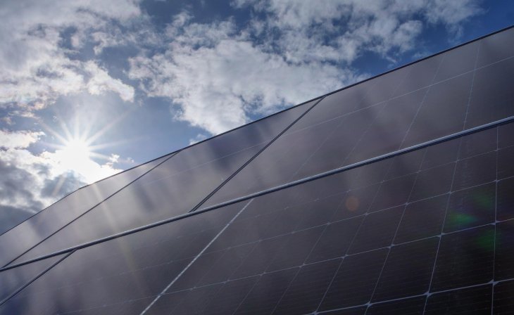 En la imagen se muestra los paneles solares