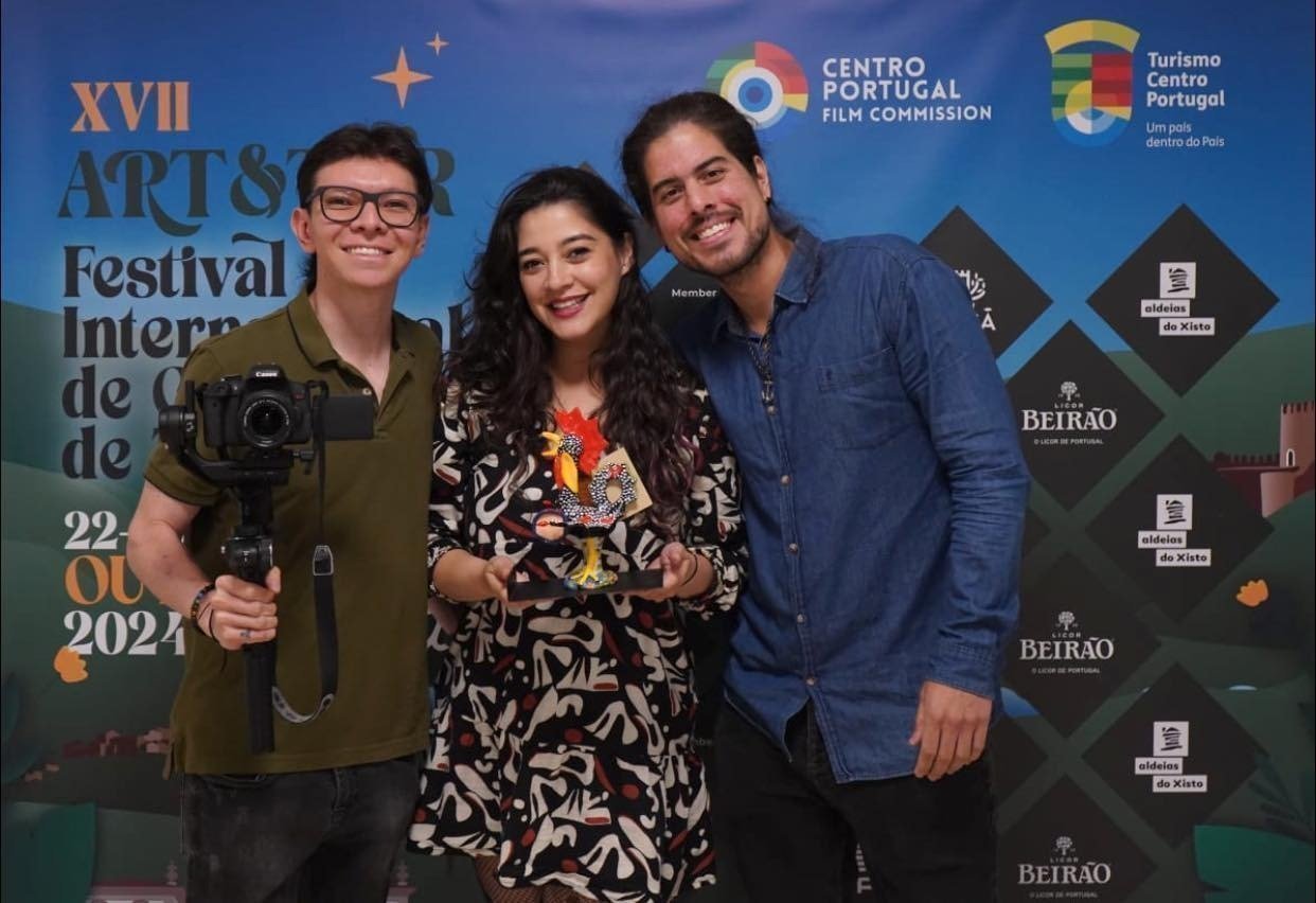 Entrega de reconocimiento a equipo destacado durante el Festival Internacional Art & Tur.