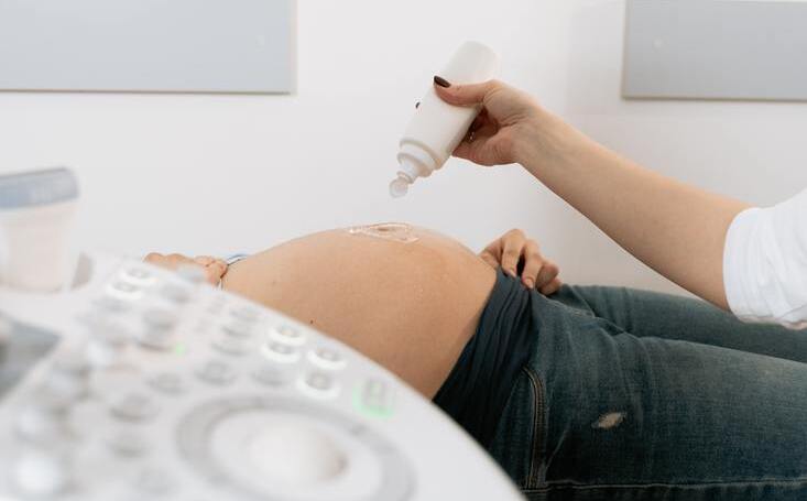 Mujer en cuidado prenatales 