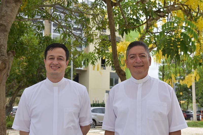 Presbíteros  Juan Camilo Restrepo Tamayo y Jorge Alonso Bedoya Vásquez.