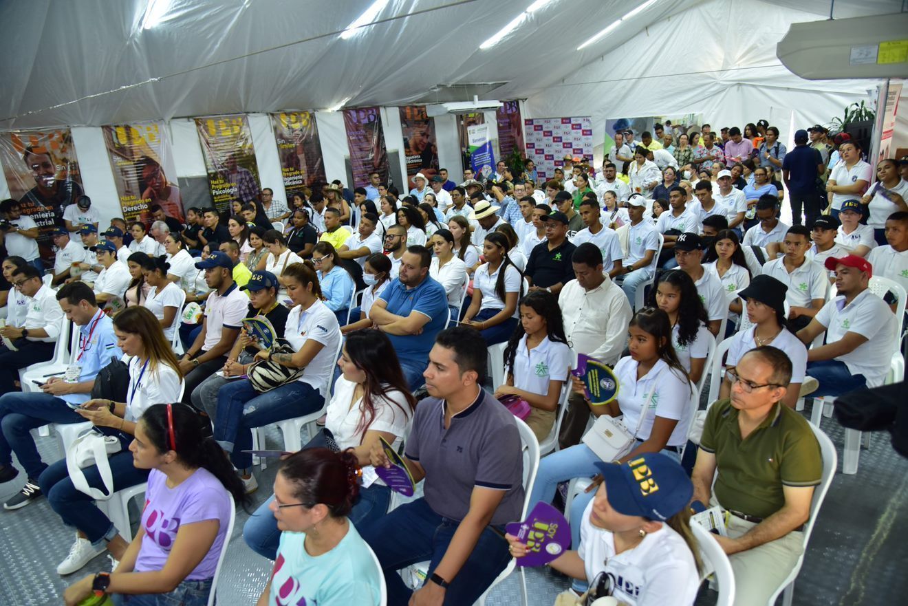 En el acto de apertura el rector de la Seccional, Juan Camilo Restrepo Tamayo, realizó las palabras que oficialmente dan inicio a las jornadas académicas que tendrá la carpa por estos cuatro días de feria