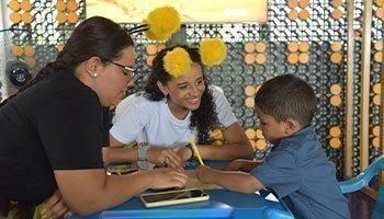 Colmena UPB, un stand sostenible e interactivo para las familias