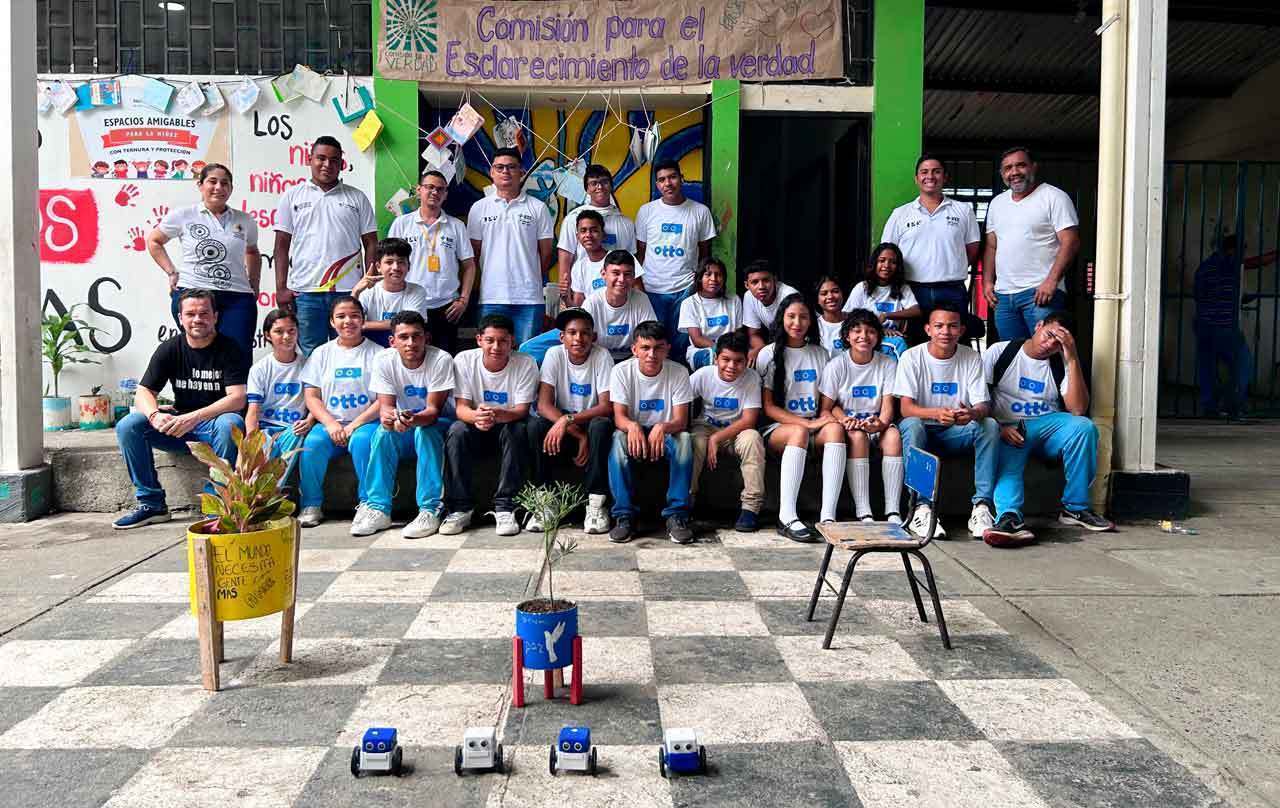 Estudiantes de la Institución Educativa Manuel Ruíz que participaron en el proyecto de robótica