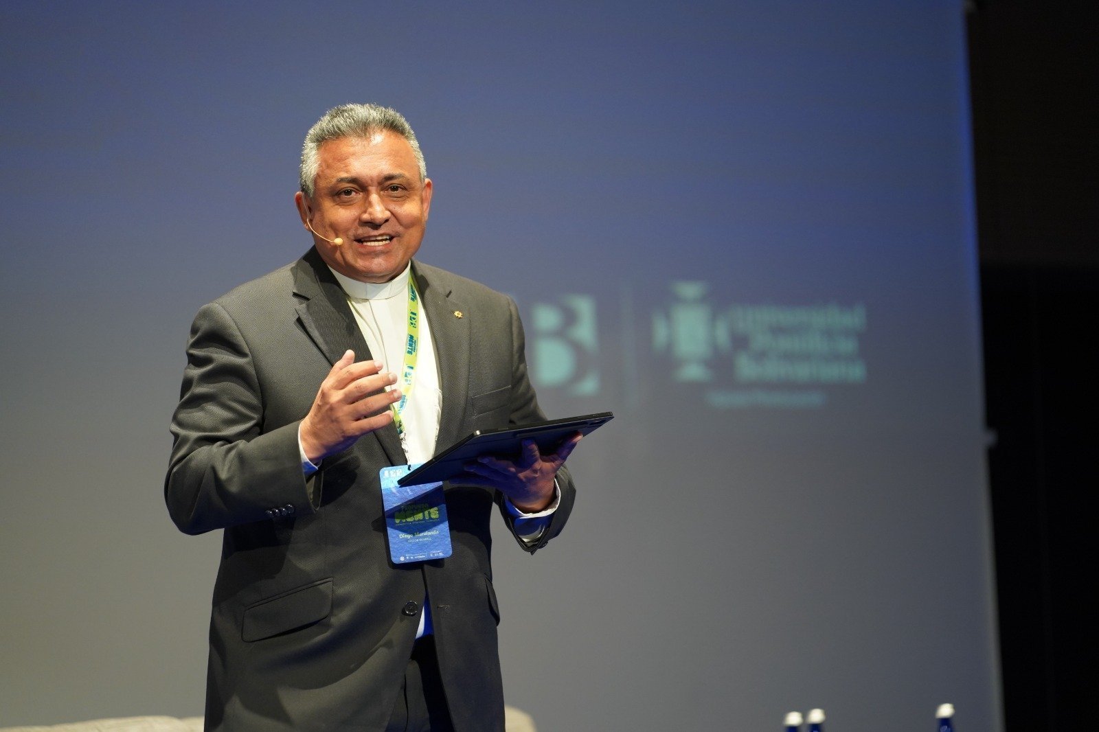 Rector padre Diego Marulanda en la ponencia sobre Humanización Sostenible en la Escuela de Verano Saberes UPB