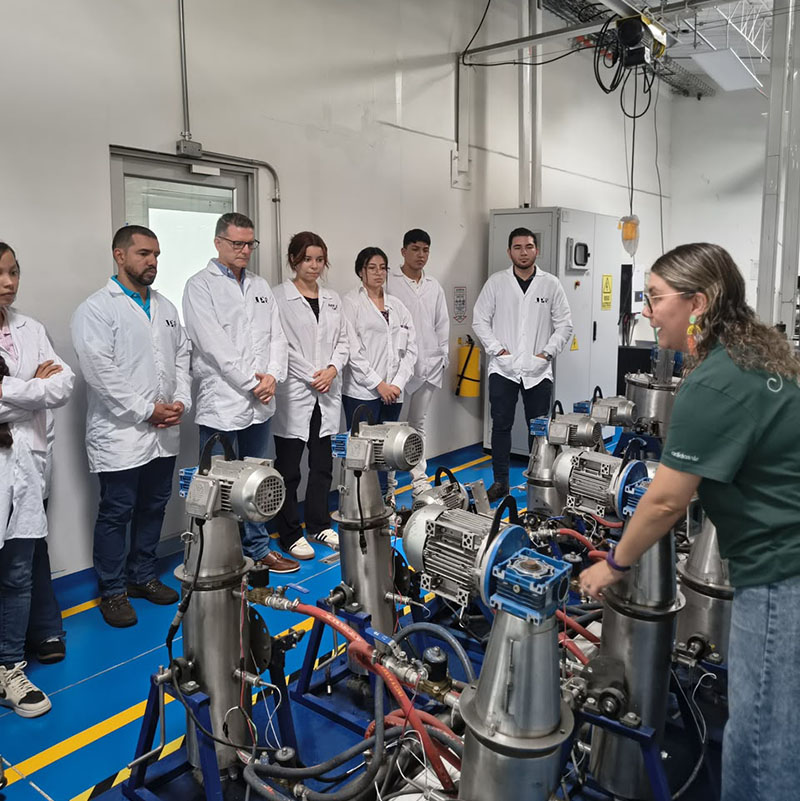 estudiantes en su visita a Agrosavia - Corporación colombiana de investigación agropecuaria