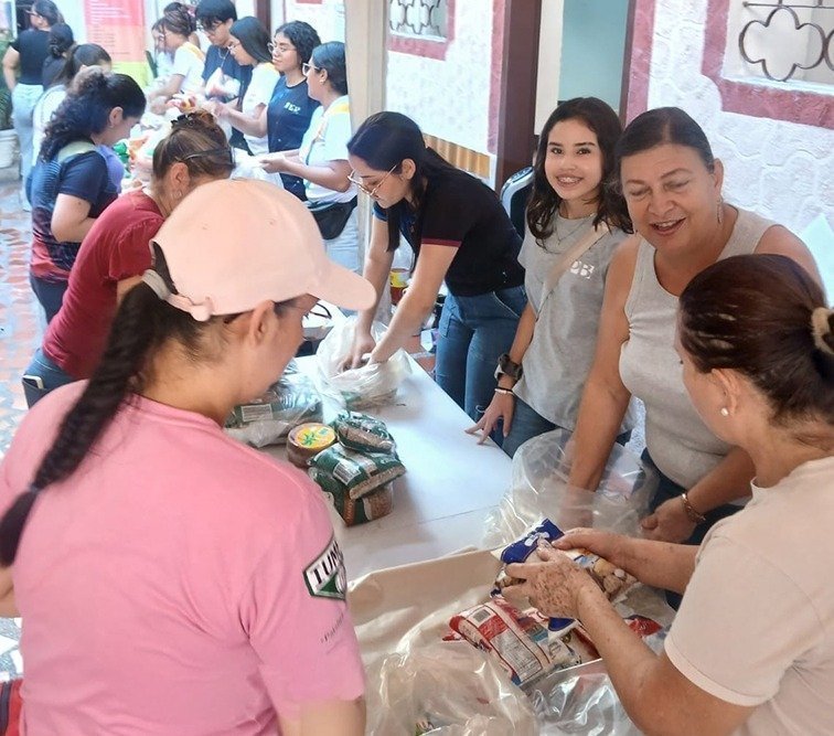 Unidos haciendo voluntariado 