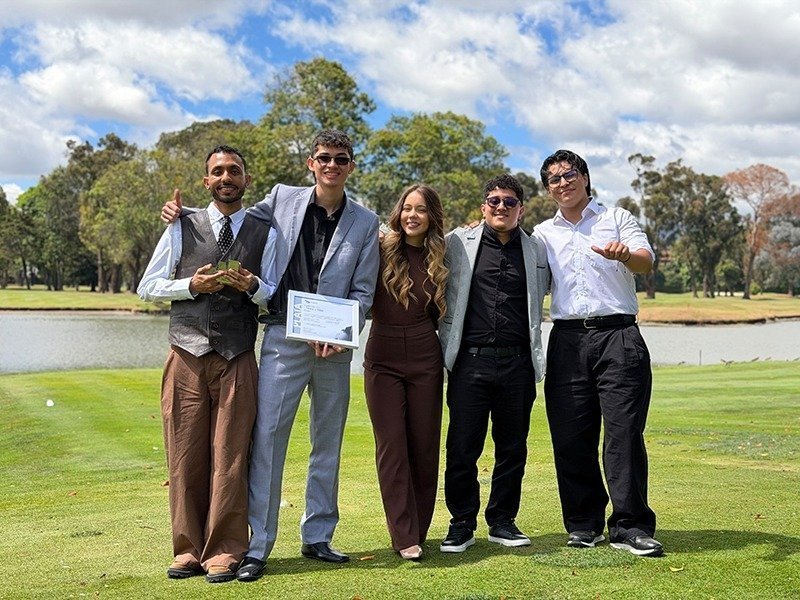 Nuestros estudiantes ganadores, Brayan Andrés Espinosa Vargas, Juan Esteban Agudelo Peña, Haily Zorrilla Cardona, Santiago Moreno Carbajal y Jhoan Stiven Sandoval Mosquera