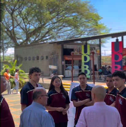 Encuentros externos con estudiantes del colegio