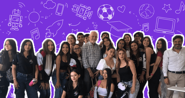 Estudiantes sonriendo para la foto, fondo morado