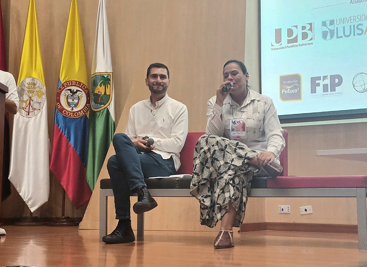 Sebastián Palacio, de la Fundación Ideas para la Paz, y Laura Bonilla, de la Fundación Paz y Reconciliación