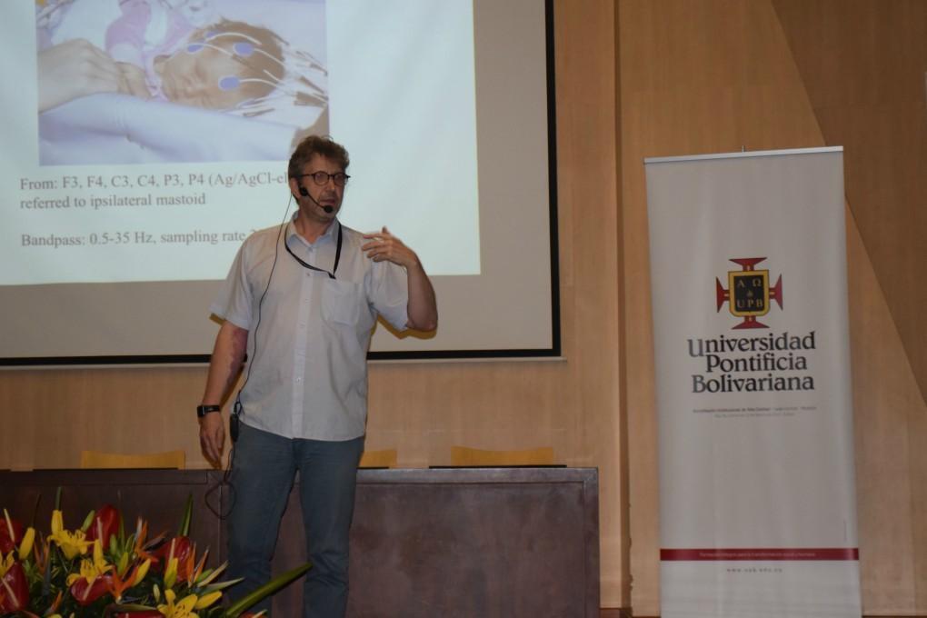 El profesor finlandés Pekka Räsänen ofreció algunas conferencias en torno a la educación. 