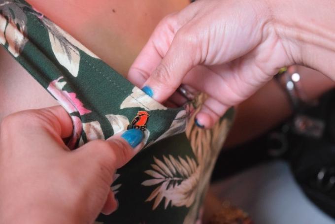 Regalo de la Universidad a sus egresados como distintivo insignia.