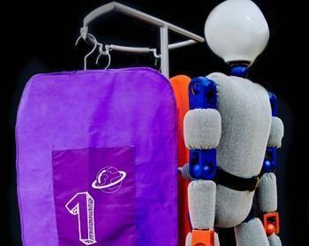 Los programas de Diseño Industrial y Diseño de Vestuario de la UPB diseñaron un muñeco que facilita el desarrollo de competencias físicas y cognitivas en personas en situación de discapacidad.