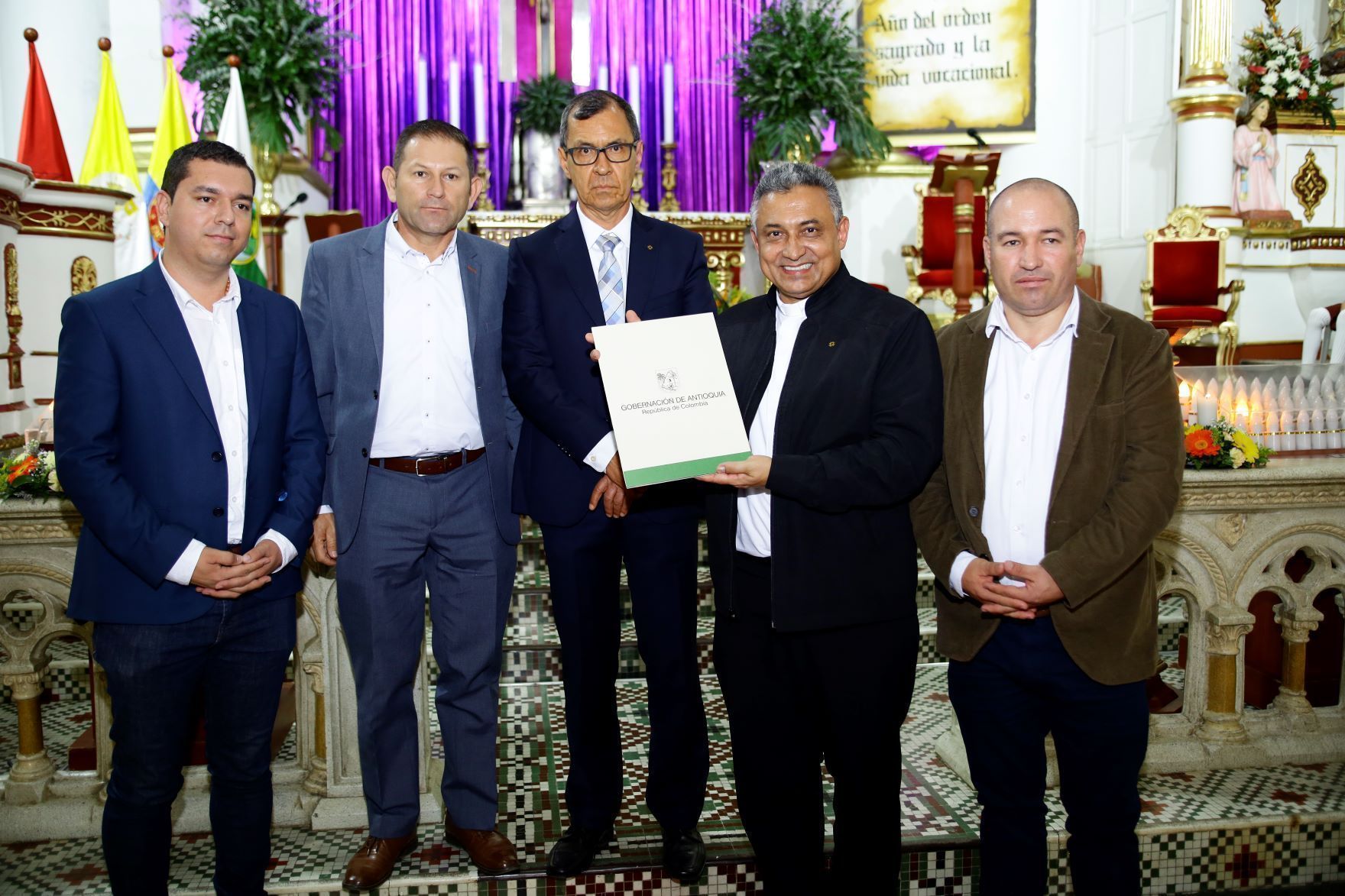 Reconocimiento por parte de la Gobernación de Antioquia hacia el Colegio de la UPB Marinilla