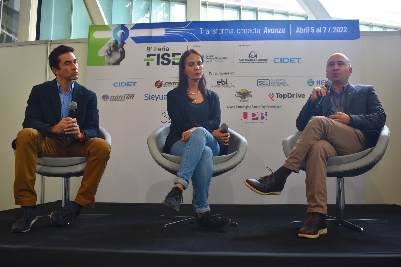 De izquierda a derecha: Mauricio Ospina, vocero ProColombia; Ana Cristina Rendón, gerente FISE; y, Idi Amin Isaac, vocero UPB.