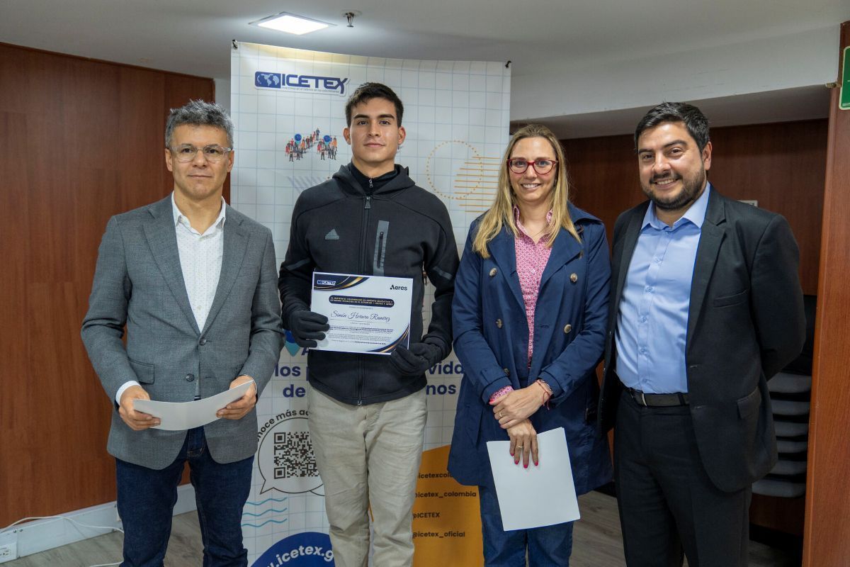Simón recibe beneficio ICETEX