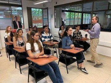 Foto tipo D Becarios