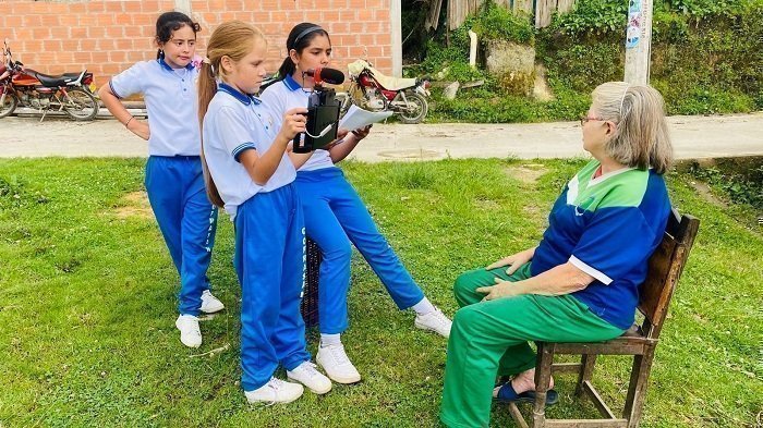 Foto Tipo In8 voces narrando paz