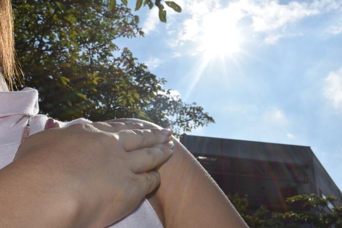 Piel recibiendo luz solar vitamina D