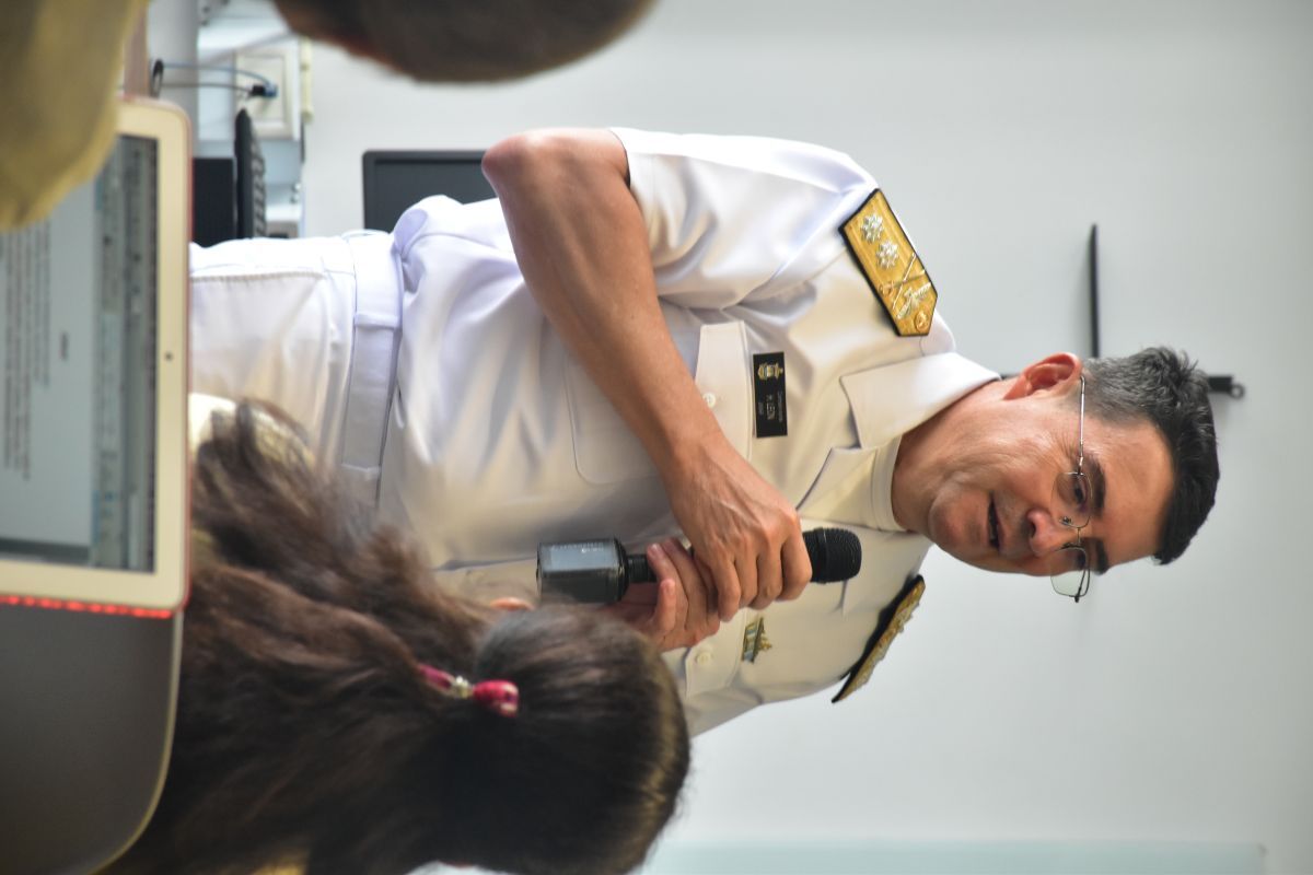 La Armada Nacional también estuvo presente, con la participación del Contralmirante Hermann Aicardo León Rincón.